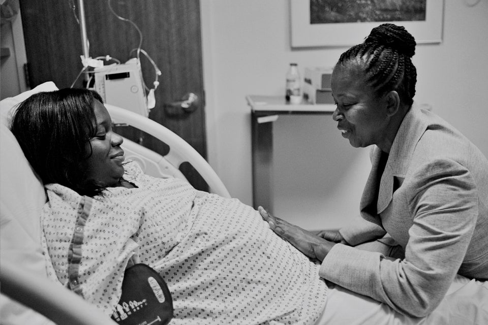 43 Raw Photos Of Moms Helping Their Daughters Give Birth Huffpost Life