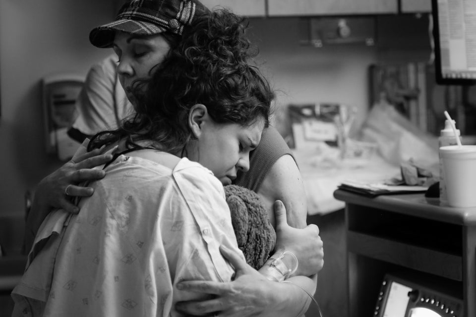 43 Raw Photos Of Moms Helping Their Daughters Give Birth Huffpost Life