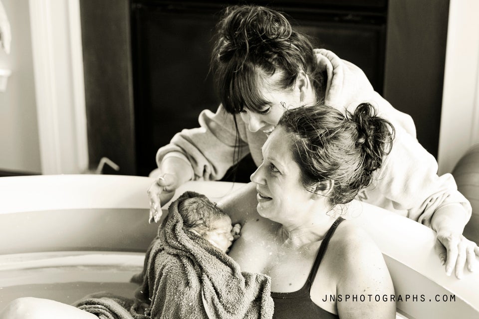 43 Raw Photos Of Moms Helping Their Daughters Give Birth Huffpost Life 