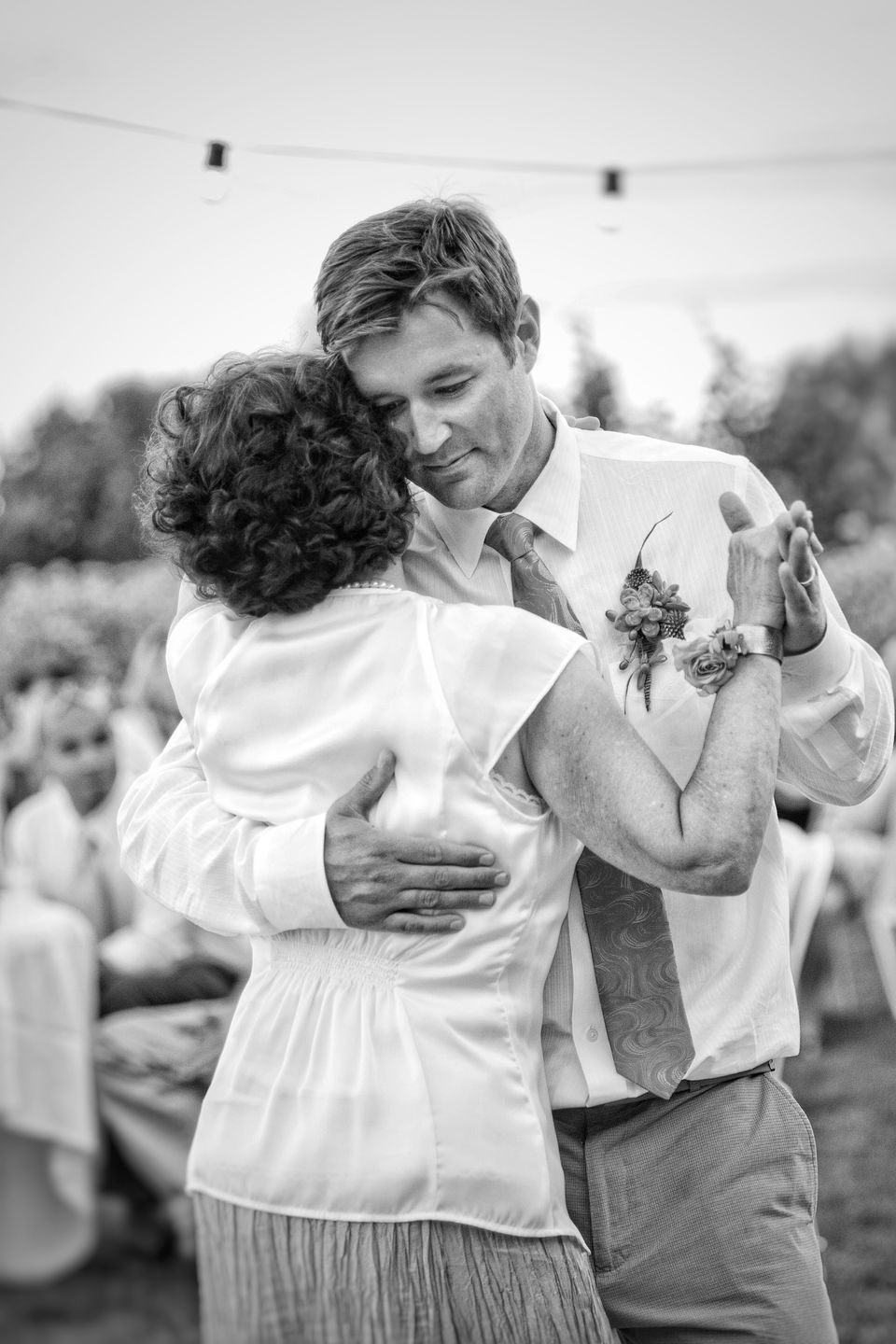 17 Tender Mother Son Wedding Photos That Will Make You Grateful