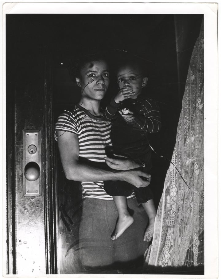 Weegee, "Mother and child in Harlem," 1943