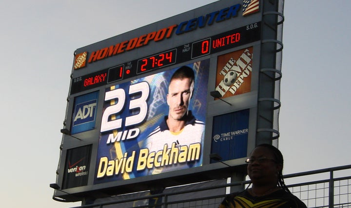 <br><br><a href="https://www.flickr.com/photos/yotut/1144131447/" target="_blank">Fan watches on as Beckham appears on the sc