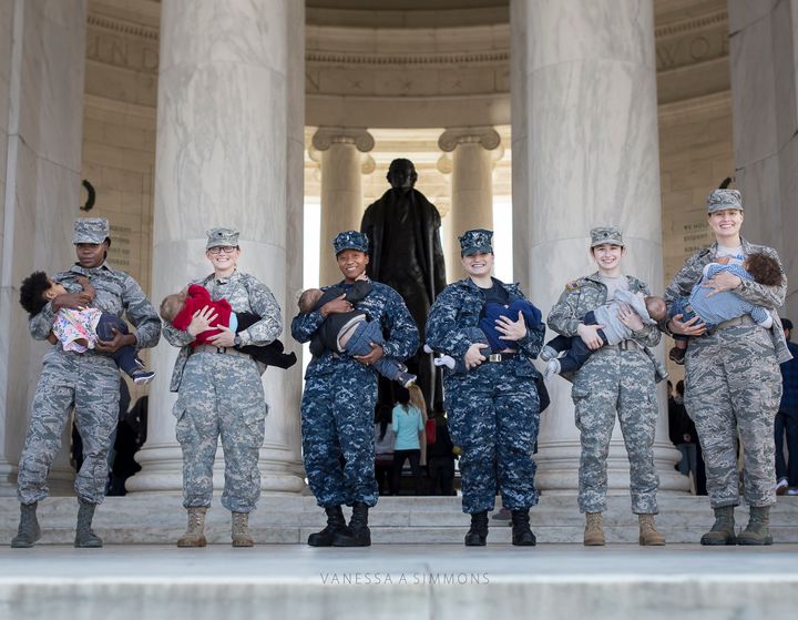 7 Powerful Photos Of Military Moms Breastfeeding In Uniform Huffpost Life 9827