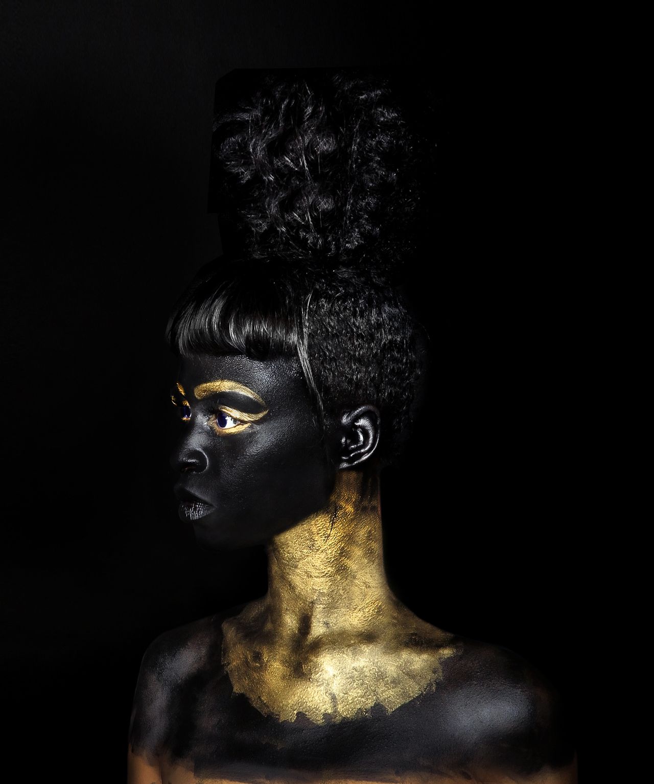 Artist's Dazzling Self-Portraits Explore The Cosmic Power Of Gold ...