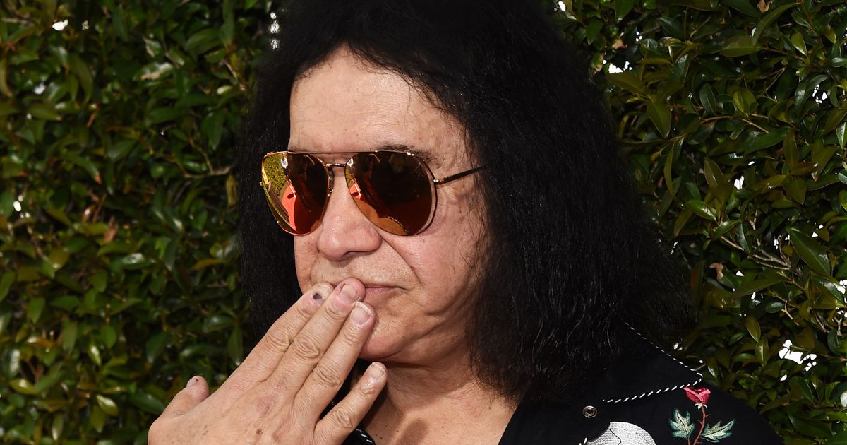 Gene Simmons Apologizes For Calling Prince 'Pathetic' For 'Choosing ...