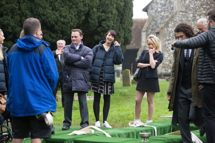 <strong>The cast relax on set </strong>