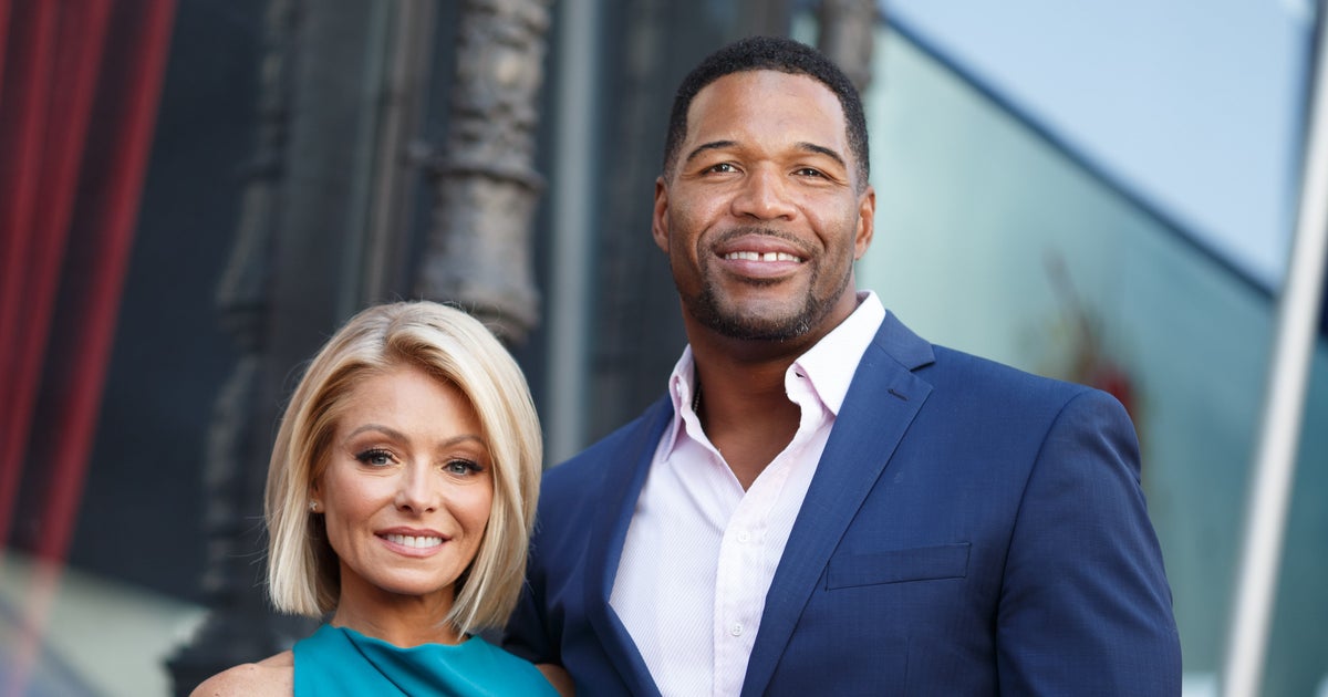 Kelly Ripa Sends Michael Strahan Off With A Bang On His Final 'Live' Episode