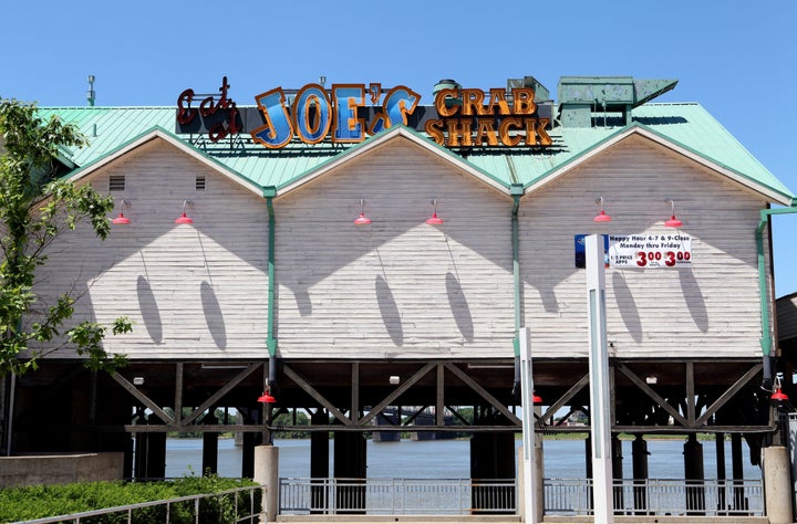 Four Joe's Crab Shack locations will keep the no-tipping policy in place as a continued experiment.