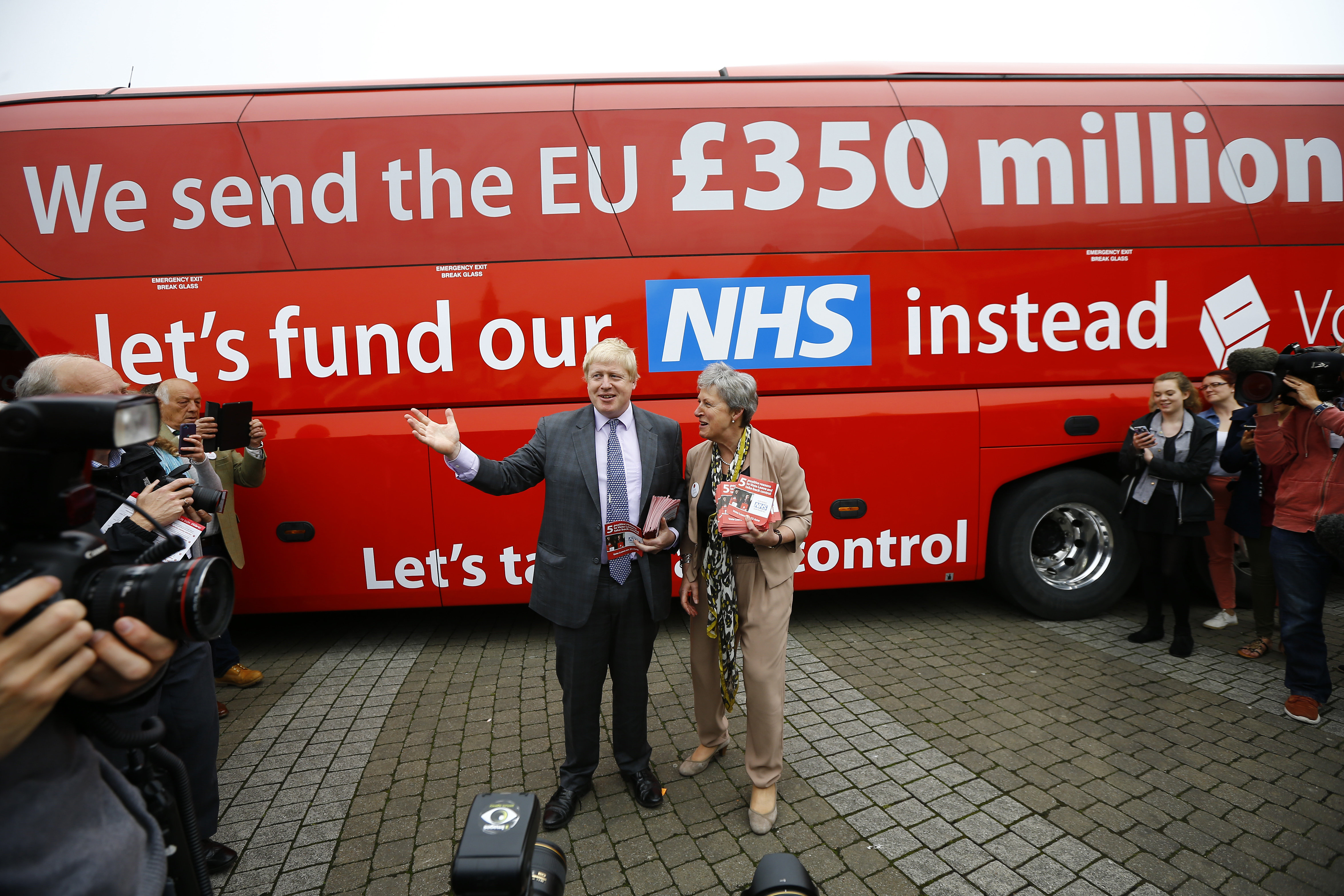 UK bus w/Leave campaign's false NHS money claim