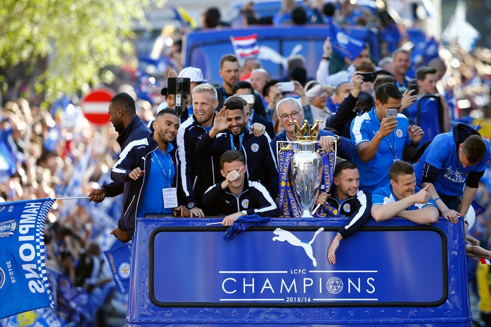 Leicester City on X: Crowds flocked to Niky's Sports store in LA to see  #lcfc's stars on Wednesday -  #ICC2016   / X