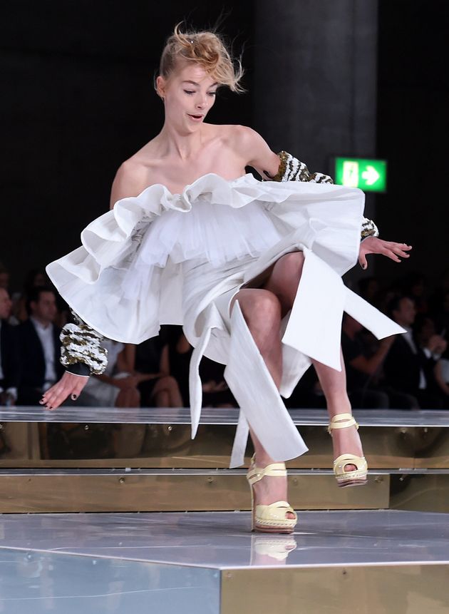 Model Falls On Runway In High Heels At Fashion Week Australia