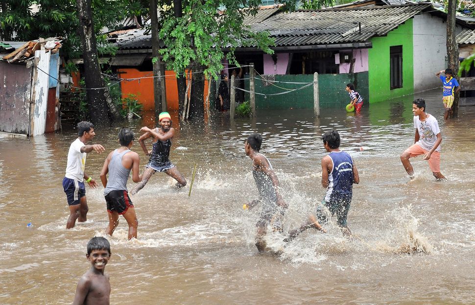 Photos Highlight Resilience Of Sri Lankans Hit By Torrential Downpour ...