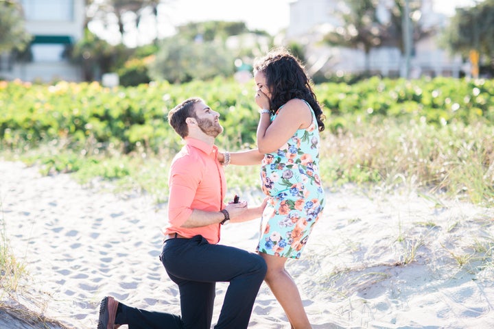 Unsuspecting Mom-To-Be Gets Surprise Proposal During Maternity Shoot ...