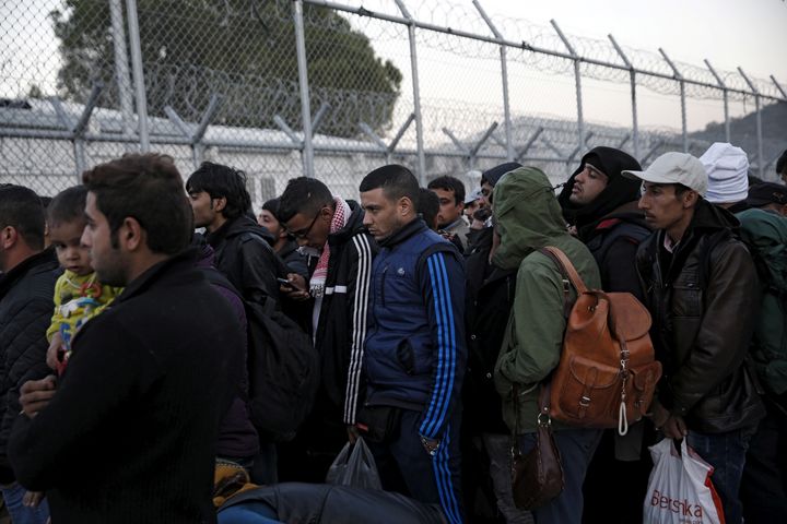 EU states have virtually ignored a European Commission target for them to move 20,000 asylum seekers from Greece and Italy to the rest of the bloc.