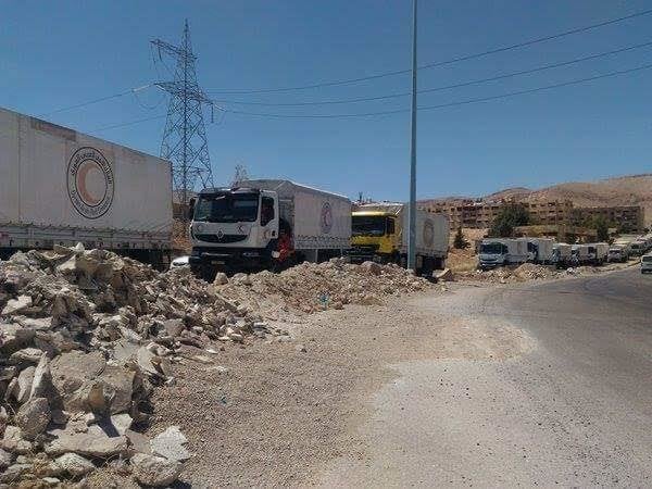 An joint UN-Syrian Red Crescent-ICRC aid convoy delivered aid to Harasta, a rebel-held Damascus suburb besieged by the Syrian
