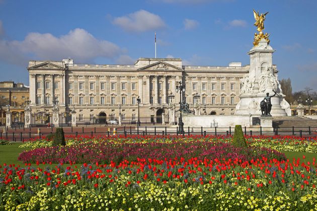 Buckingham Palace Break In: Man Arrested After Scaling Wall | HuffPost UK