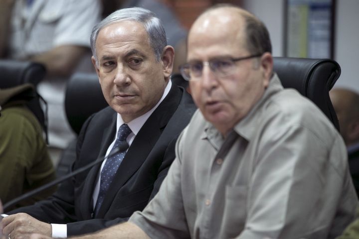 Israel's Prime Minister Benjamin Netanyahu (L) and Defence Minister Moshe Yaalon attend a briefing at the Israeli army's Home Front Command base in Ramle near Tel Aviv, Israel June 2, 2015.