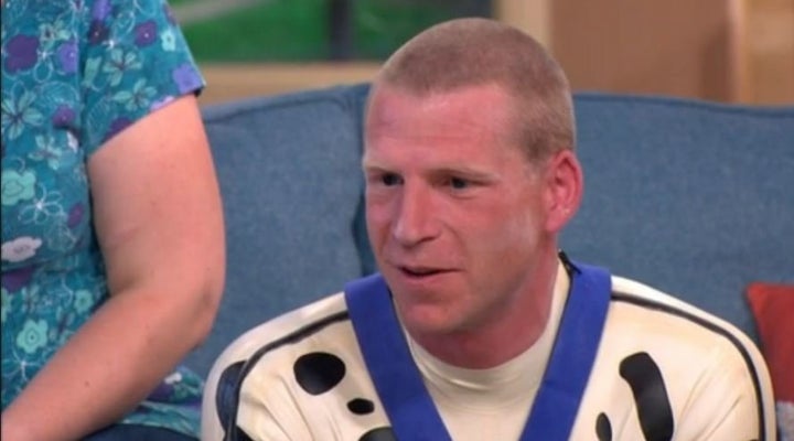<strong>He took of his mask at the end of the interview</strong>