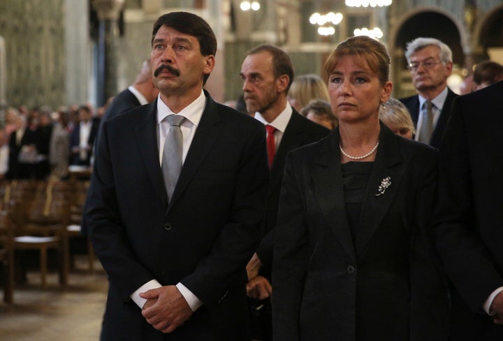 Hugary's Presiedent Janos Ader and his wife Anita Herczegh view the Hungarian relic of St Thomas a Becket during a ceremony a