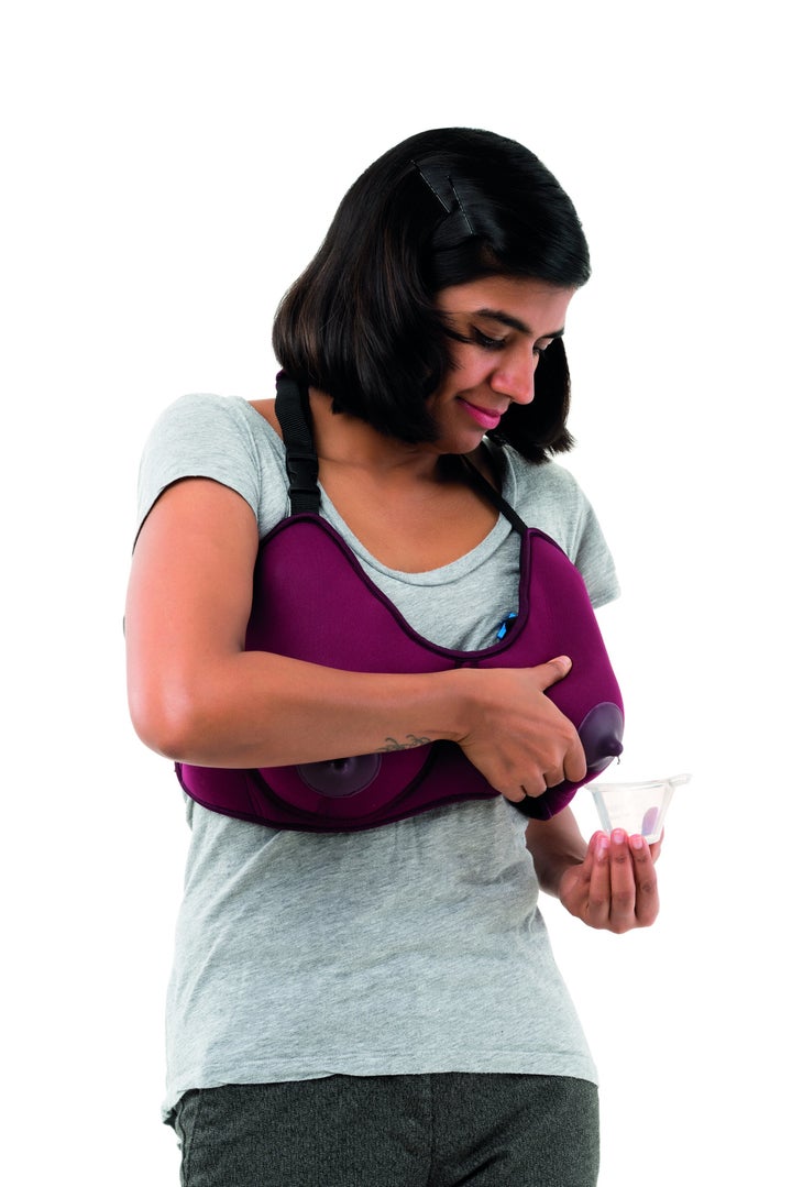 The NIFTY cup allows a mother to squeeze breast milk directly into the cup that the baby feeds from.