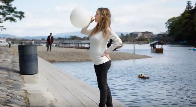 Pregnancy Time Lapse Video Mum To Bes Bump Grows As She Inhales Large White Balloon