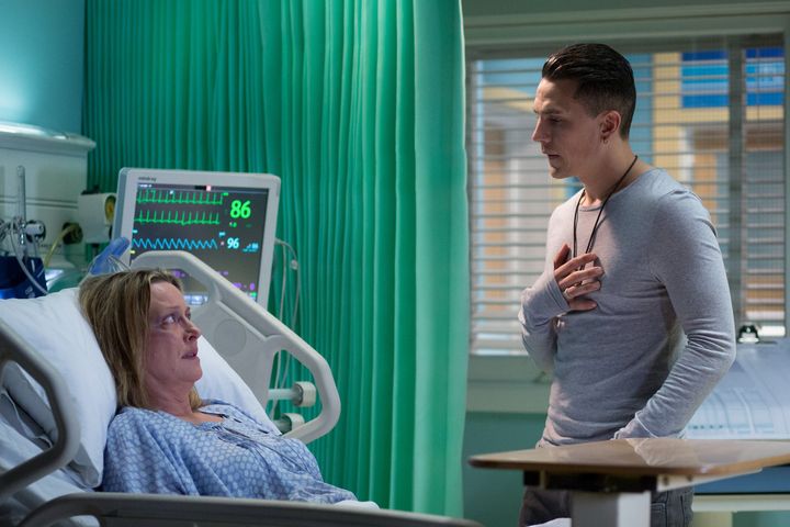 <strong>Steven tries to convince Jane to stay with Ian</strong>