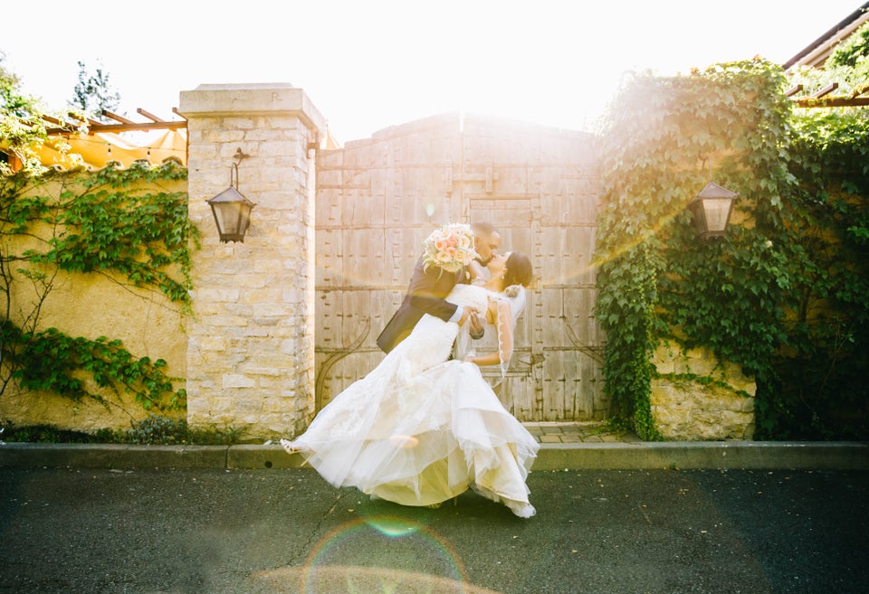 25 Charming Real Wedding Photos That Are Bursting With Love