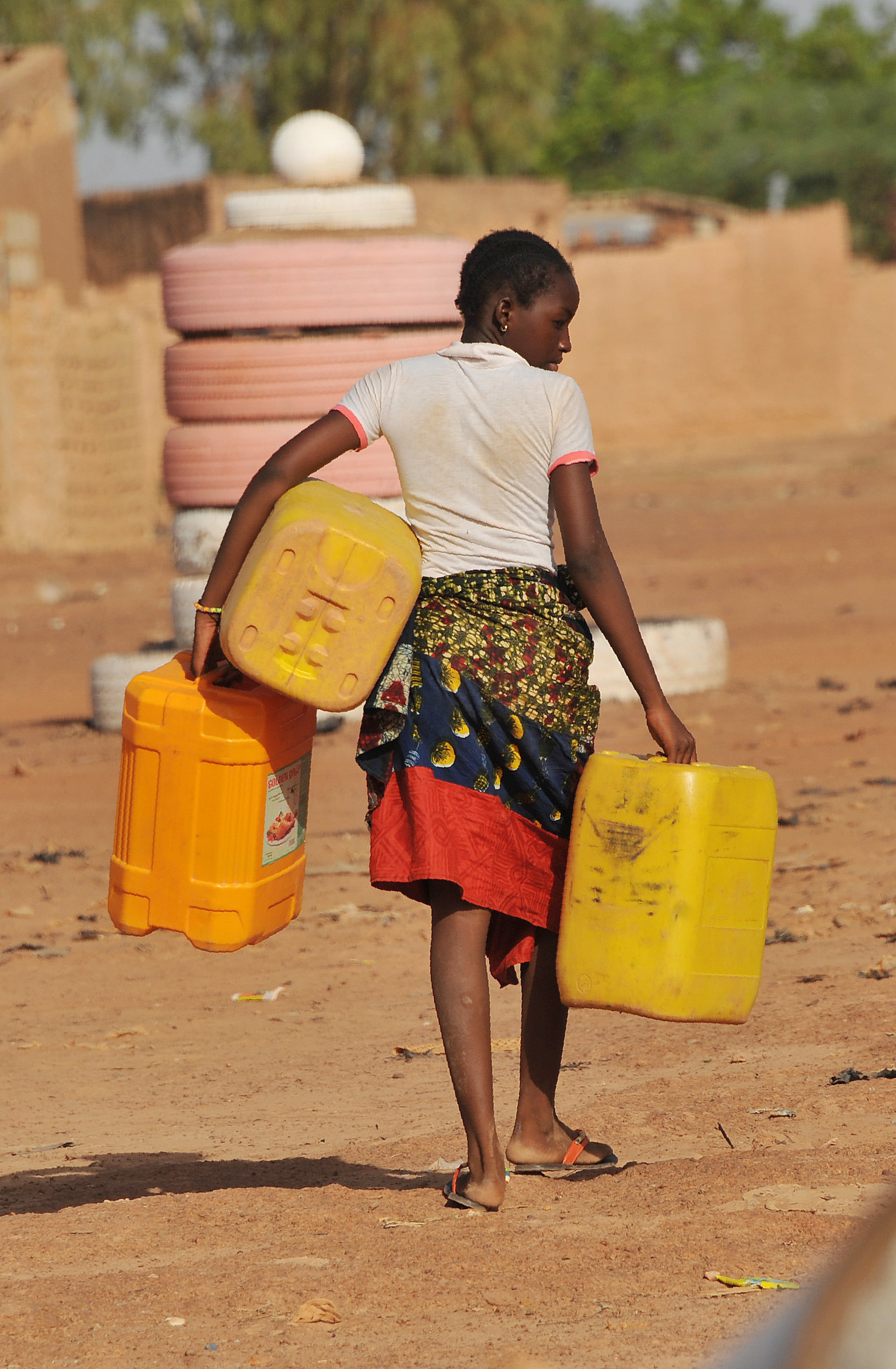 Girls Do 62 Of Low Status Job Fetching Water In Sub Saharan Africa   574f284e130000fb0738348e 