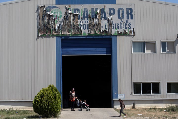 A new camp for refugees and migrants set up in an abandoned factory. In the space of three days, police transferred about 4,000 migrants by bus from Idomeni to locations in the industrial outskirts of Thessaloniki, Greece.