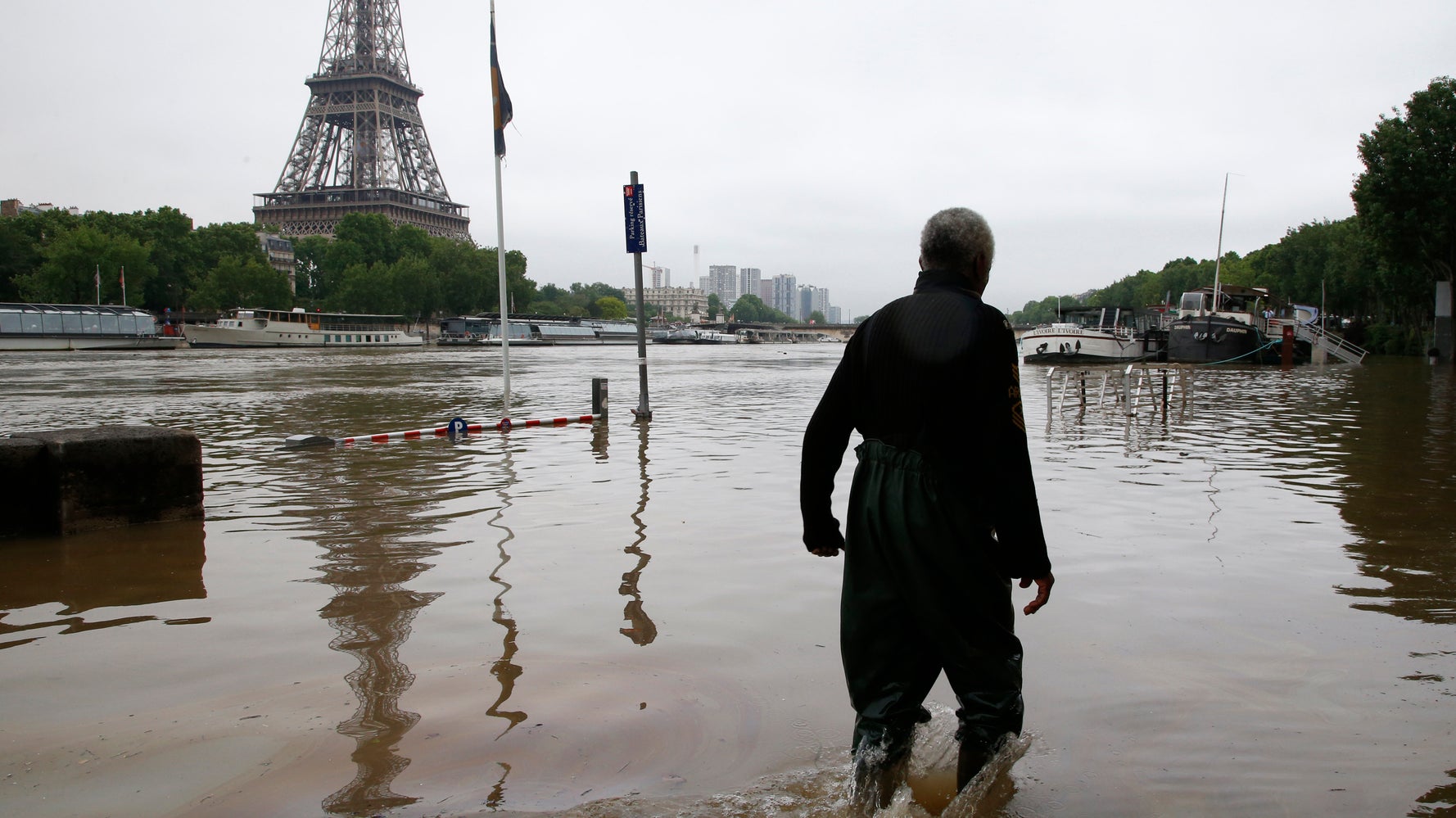 Dramatic Photos Show Impact Of Paris Flooding HuffPost The WorldPost