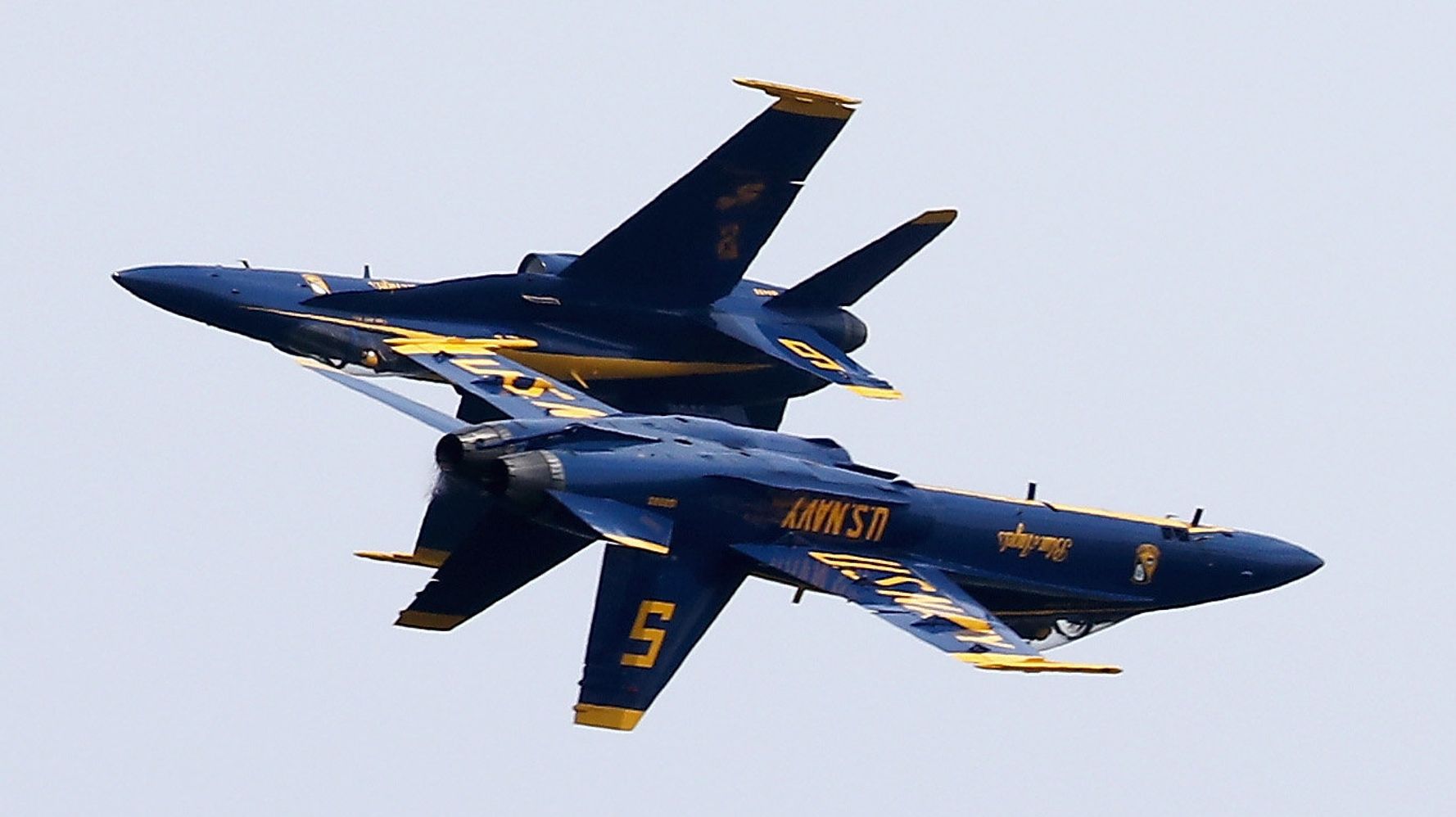 Blue Angels Pilot Killed After Jet Crashes In Tennessee Huffpost