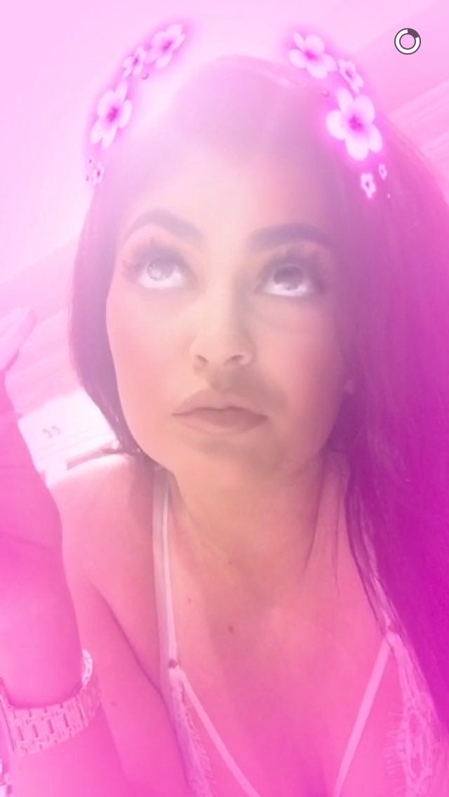 Kylie sets the record straight on Snapchat