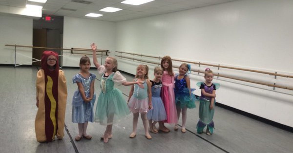 Girl Who Wore Hot Dog Costume To Princess Week Is Our New Role Model