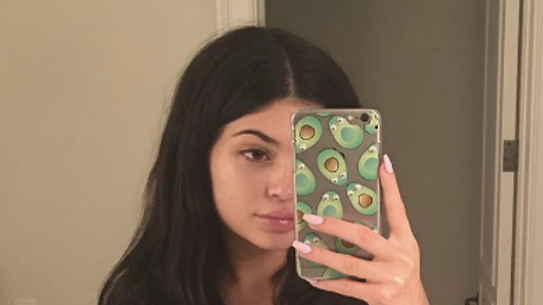 Kylie Jenner Tones Down Her Usual Look In No Makeup Selfie Flipboard Kylie Jenner Tones Down Her Usual Look In No Makeup Selfie Flipboard
