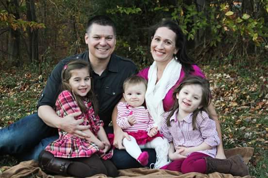 Shelane Bryant with her husband and daughters.