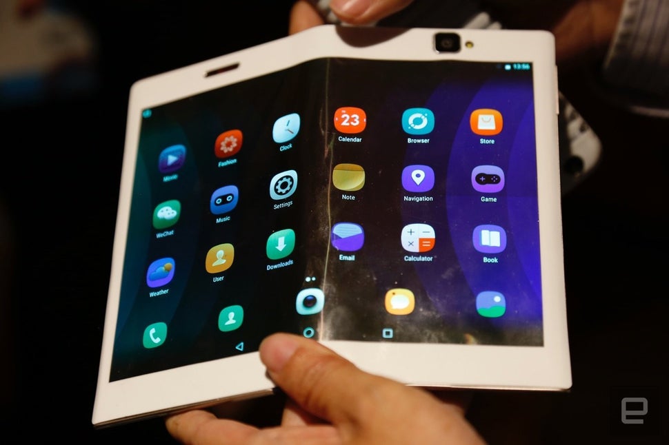 Nope, this tablet isn't broken: Lenovo's experimental Folio is meant to be bent.