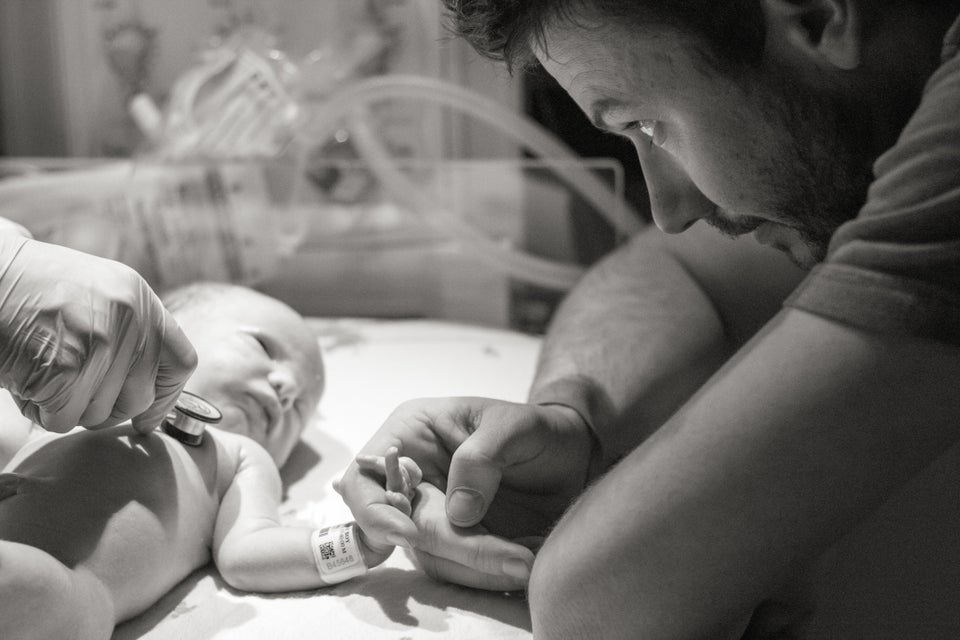 35 Raw Birth Photos Of Dads Welcoming Their Babies Into The World Huffpost Life