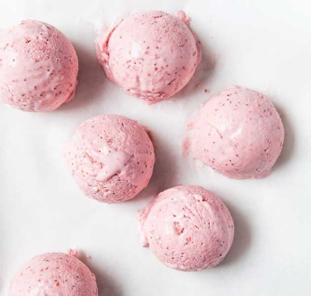 Got Old Strawberries? Make This No-Churn Roasted Strawberry Ice Cream ...