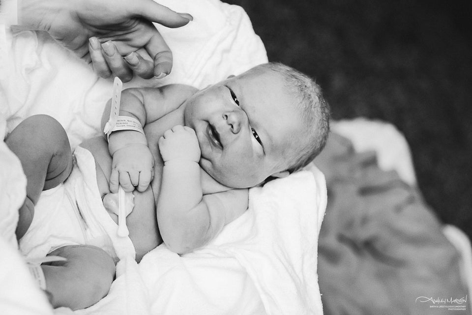 28 Powerful Birth Photos That Capture The Emotional Journey Of Birth