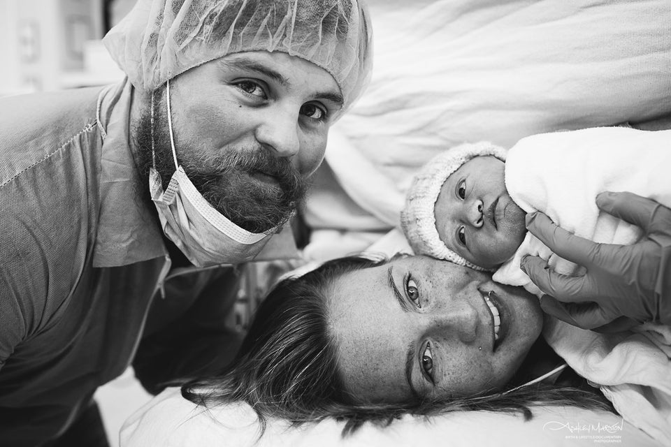 28 Powerful Birth Photos That Capture The Emotional Journey Of Birth