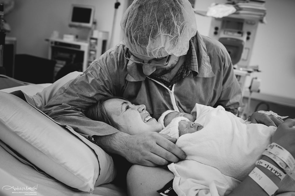 28 Powerful Birth Photos That Capture The Emotional Journey Of Birth