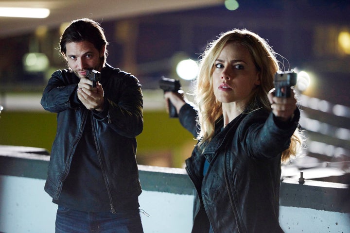 Aaron Stanford as James Cole and Amanda Schull as Cassandra Railly in "12 Monkeys."