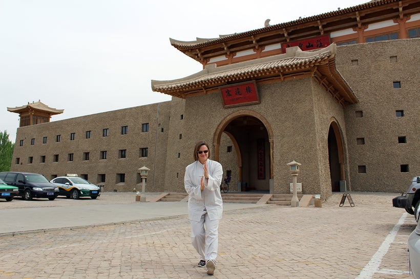 Doing tai chi (taiji) on the road to Xinjiang