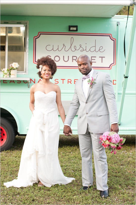 In lieu of a formal sit-down dinner, more couples are experimenting with casual -- and delicious! -- food truck fare. 