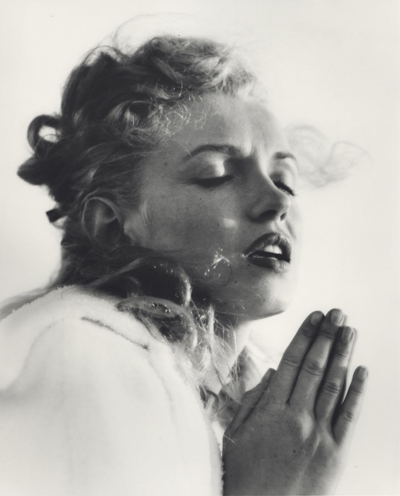 In 1945, Andre de Dienes was the first professional photographer to work with Monroe when she was known simply as Norma Jeane.