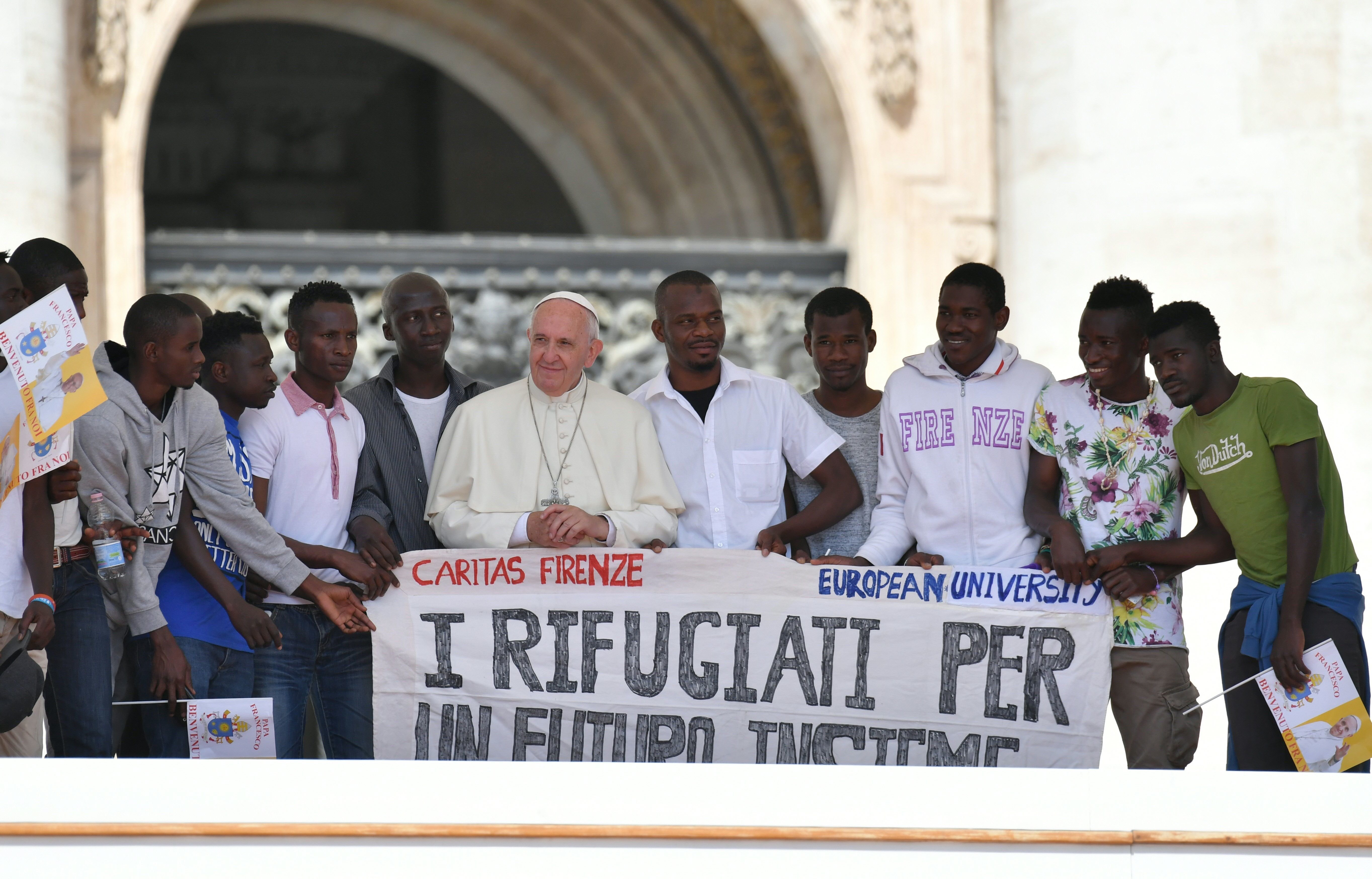 Pope Francis Invites Refugees Onto Vatican Stage | HuffPost Communities