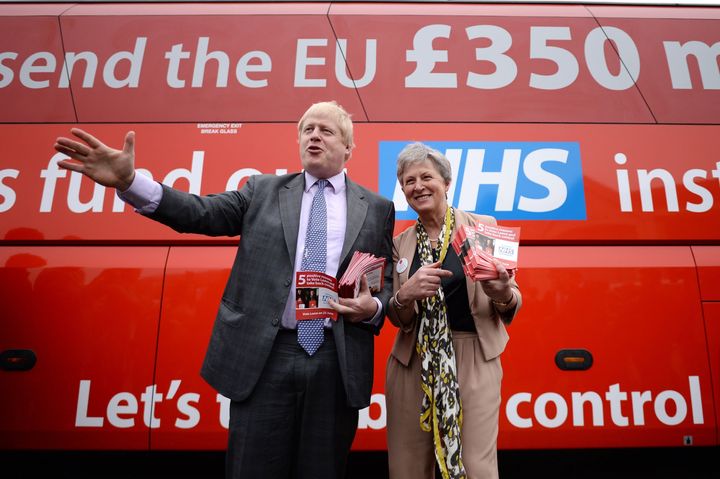 Boris Johnson and Gisela Stuart campaigning with the £350m claim emblazoned on their battlebus