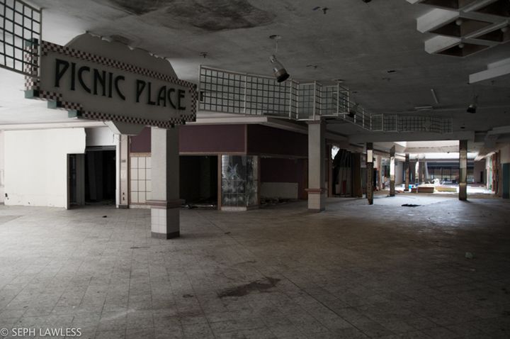Surreal photos go inside abandoned malls in suburban Chicago