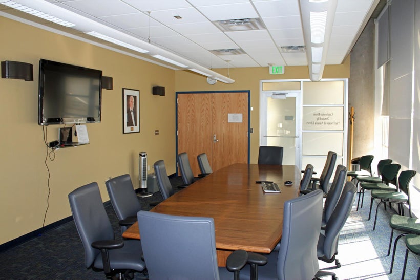 Some past generation's vision of a "meeting" involved this table.