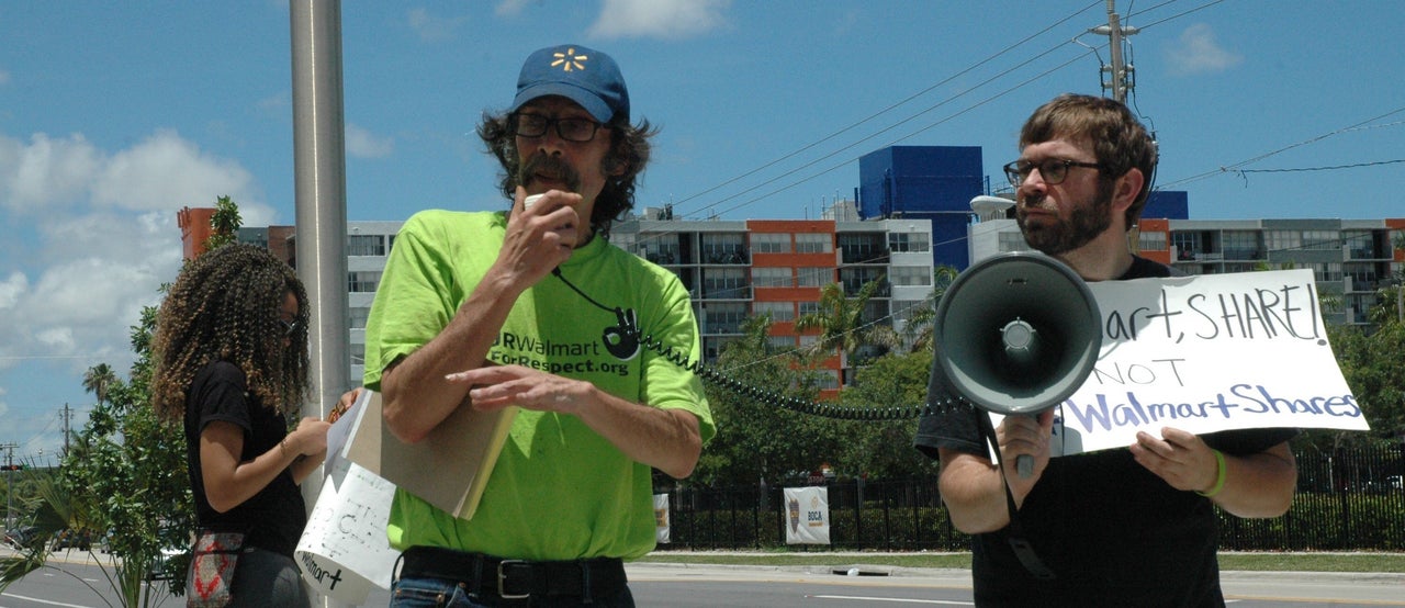 Ex-Walmart worker David Alvarez, center.